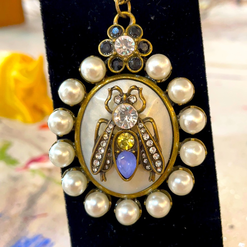 Bee 🐝 classic pendant necklace!! Frim studio of Brandi C.